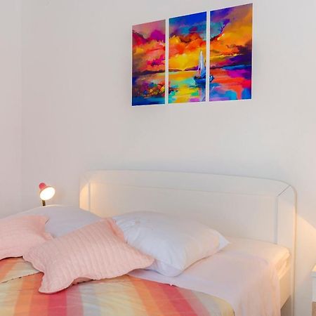Apartment And Rooms Ema Vodice Esterno foto
