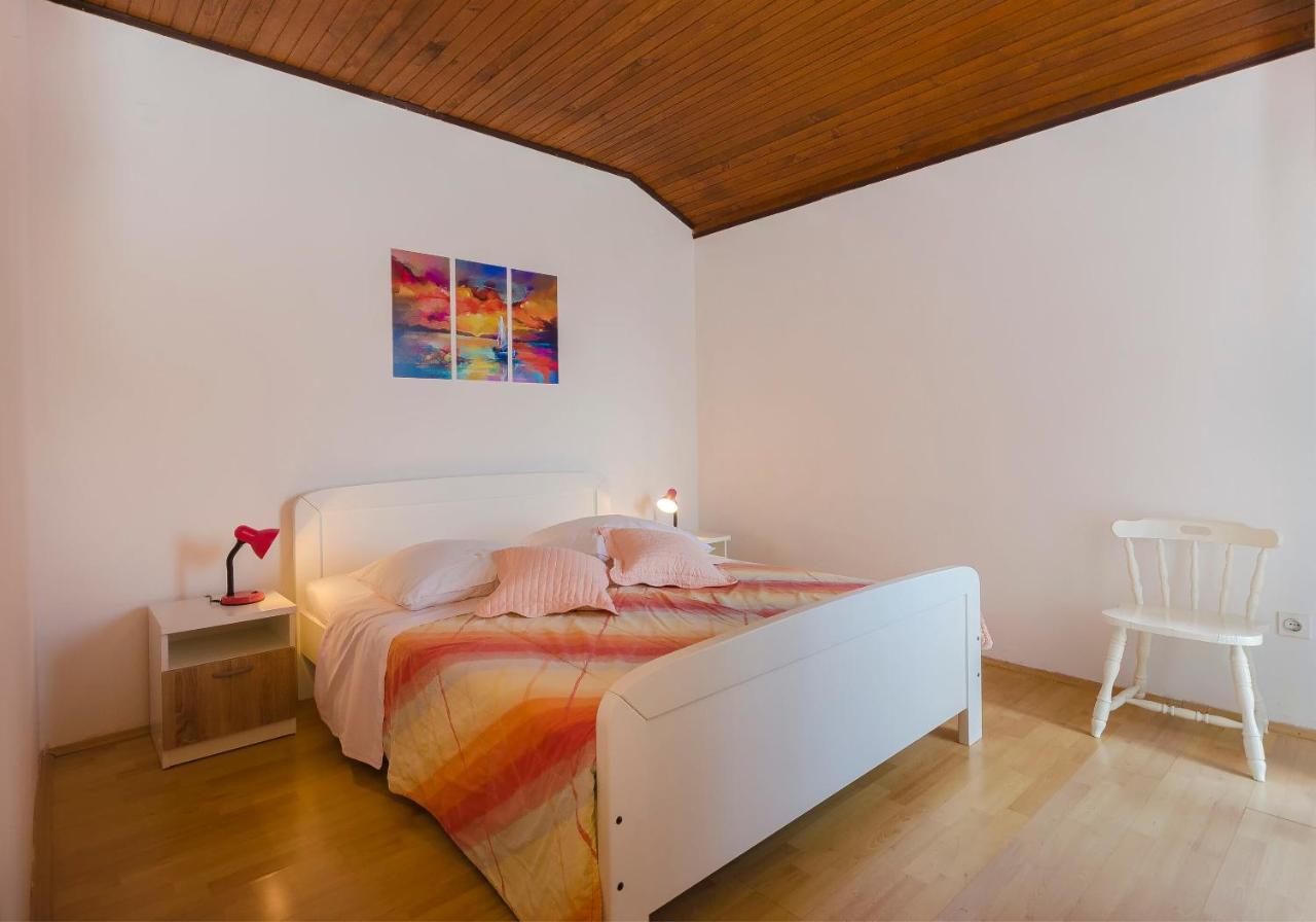 Apartment And Rooms Ema Vodice Esterno foto