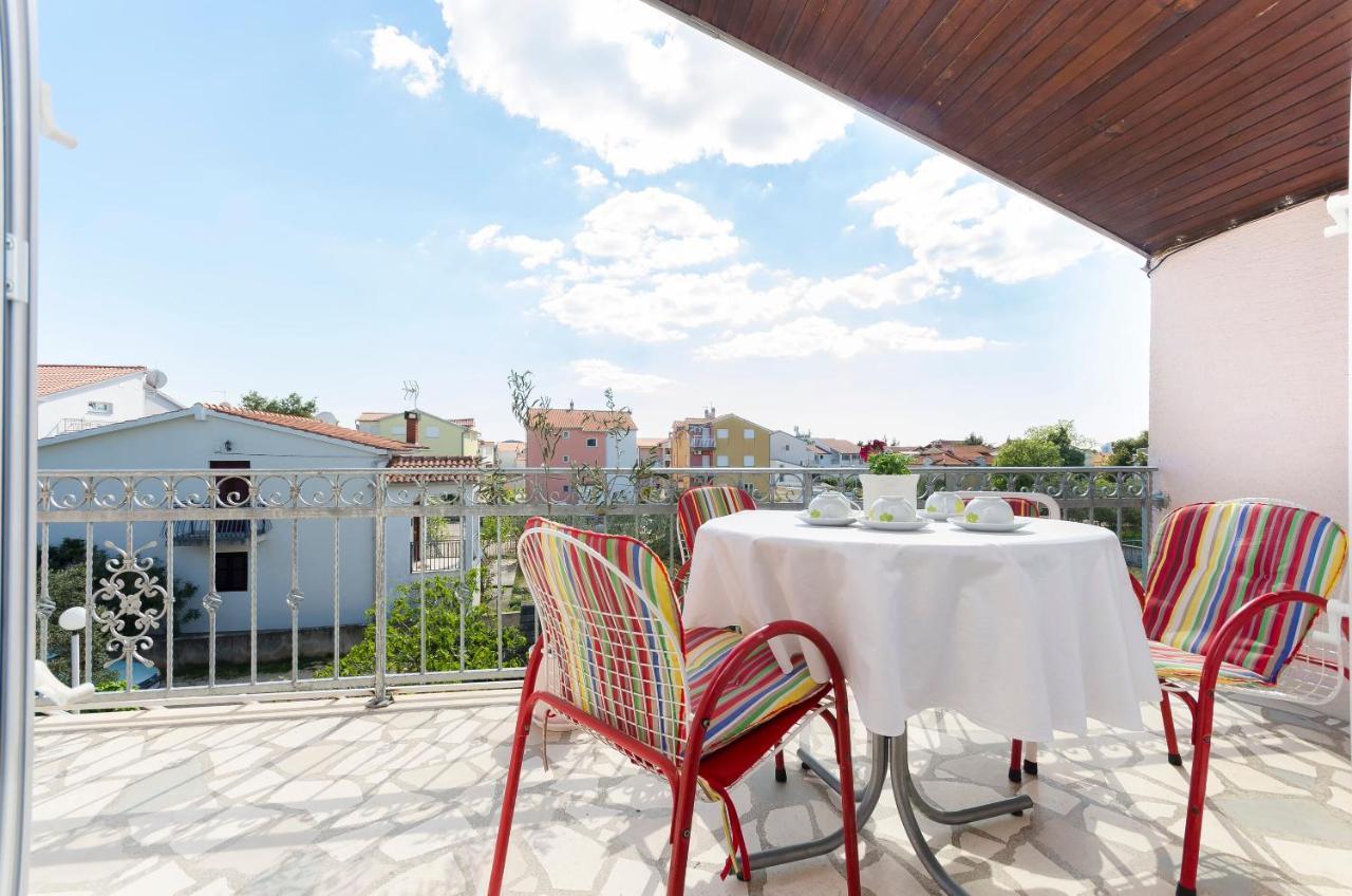 Apartment And Rooms Ema Vodice Esterno foto
