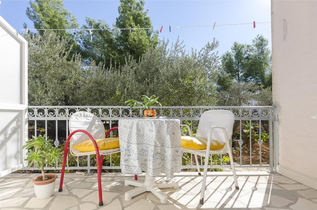 Apartment And Rooms Ema Vodice Esterno foto