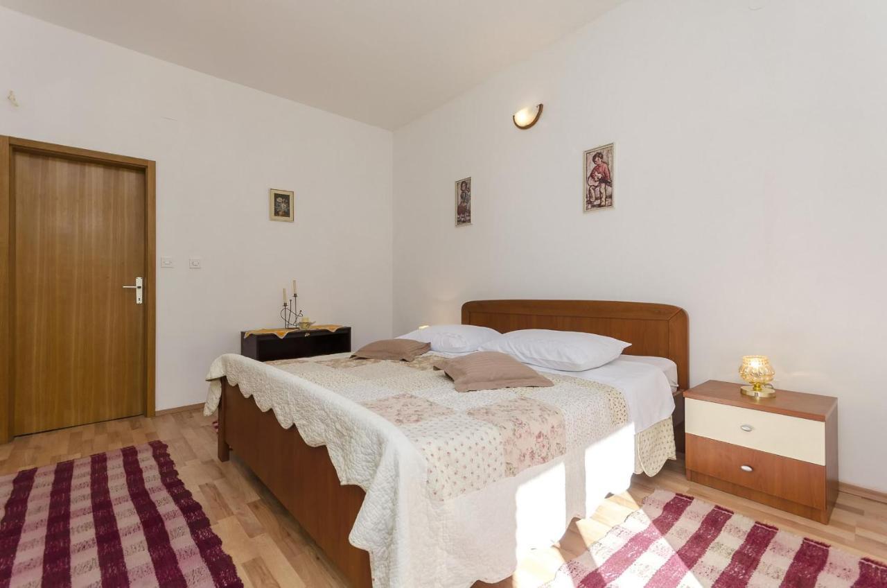 Apartment And Rooms Ema Vodice Esterno foto