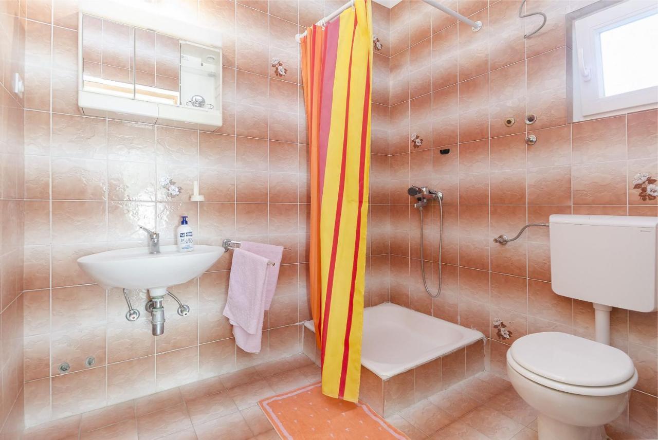 Apartment And Rooms Ema Vodice Esterno foto