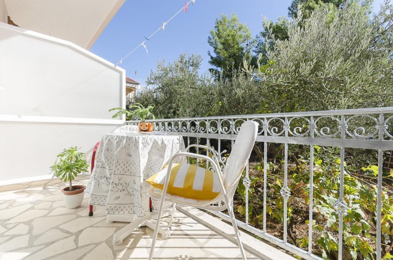 Apartment And Rooms Ema Vodice Esterno foto