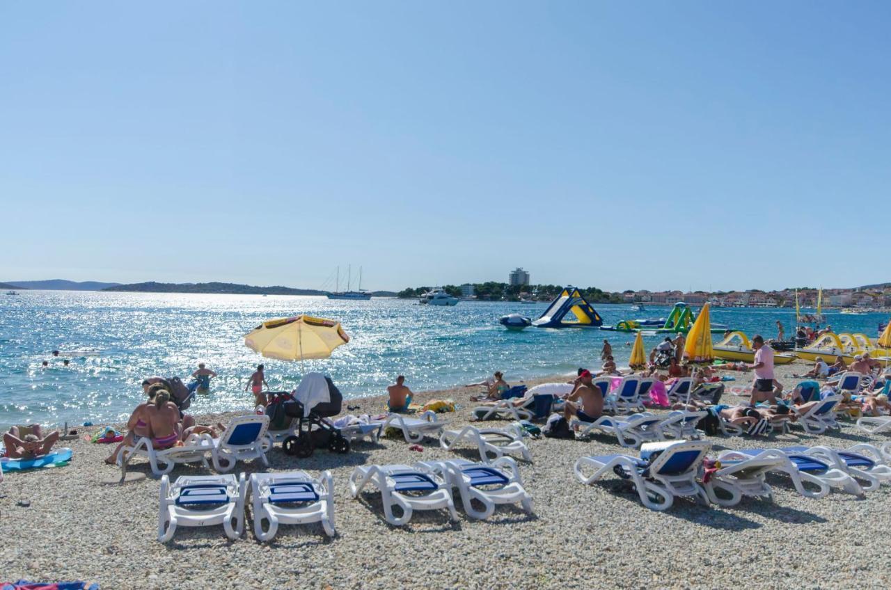 Apartment And Rooms Ema Vodice Esterno foto